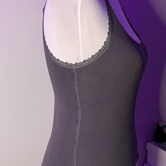 Gray tank top - Picture 2 of 5